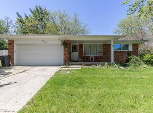 426 Windmill Point Dr, Flushing, MI 48433