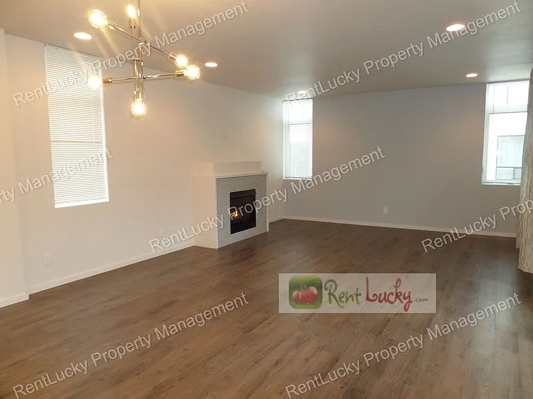 4304 Evanston Ave N — Photo 13