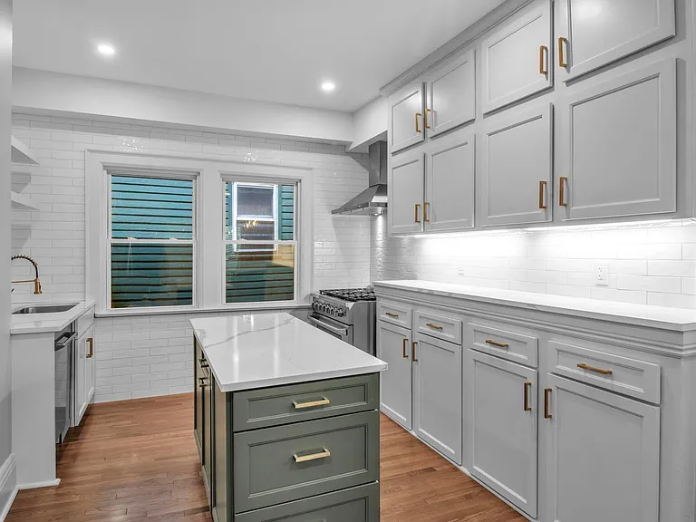 100 Richmond Ave #UPPER — Photo 22