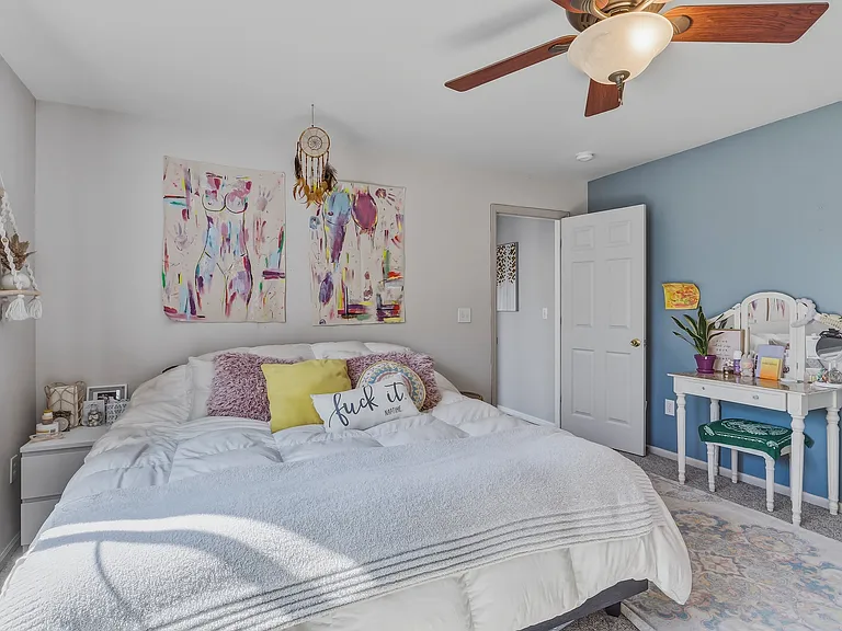 2114 Meadow Dr — Photo 16