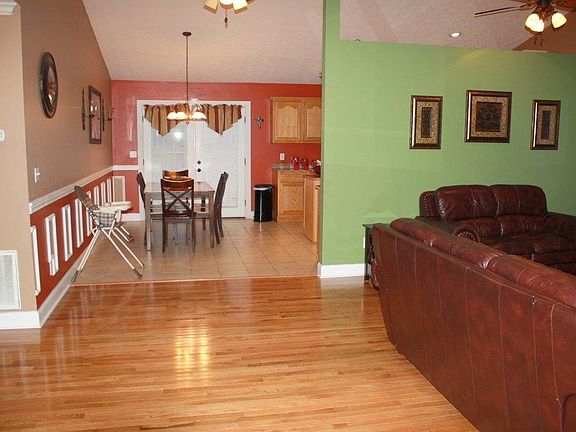 5th image of 204 Sierra Cir