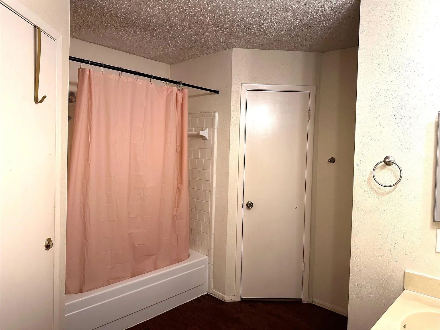 3 bed, 2.5 bath, 1518 sqft, $1,700 — Photo 4