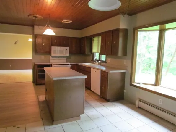 452 Carlsam Dr, Rochester, NY 14609