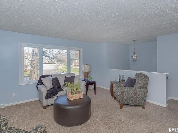 3rd image of 2207 W 45th St