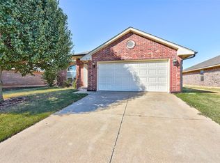 917 Greenfield Ave, Yukon, OK 73099