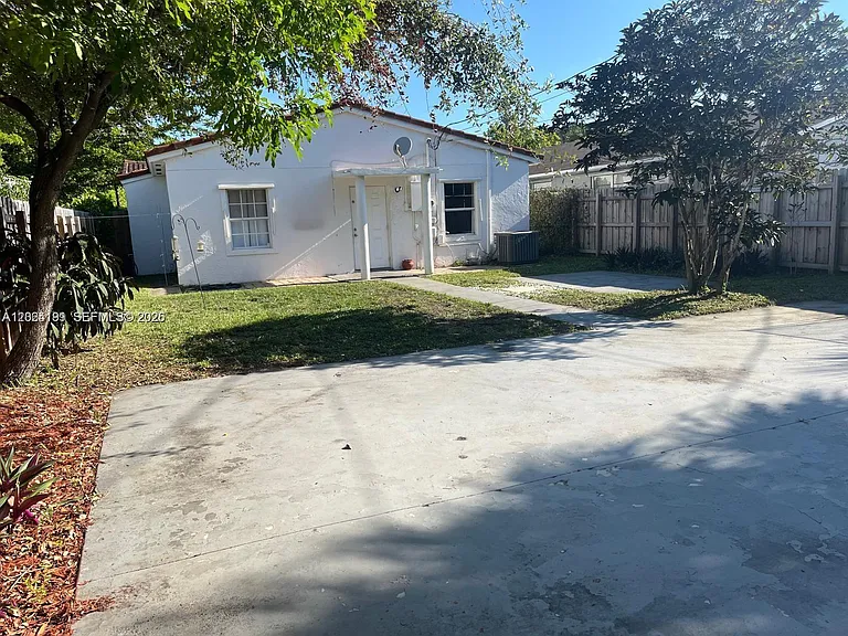 1912 Taylor St — Photo 15