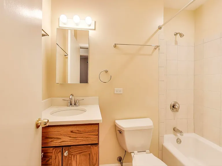 4746 N Malden St #3 — Photo 16