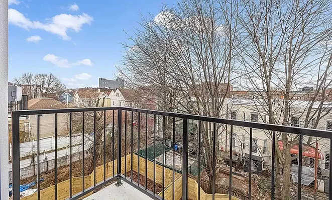 Rented by Reavis | media 4