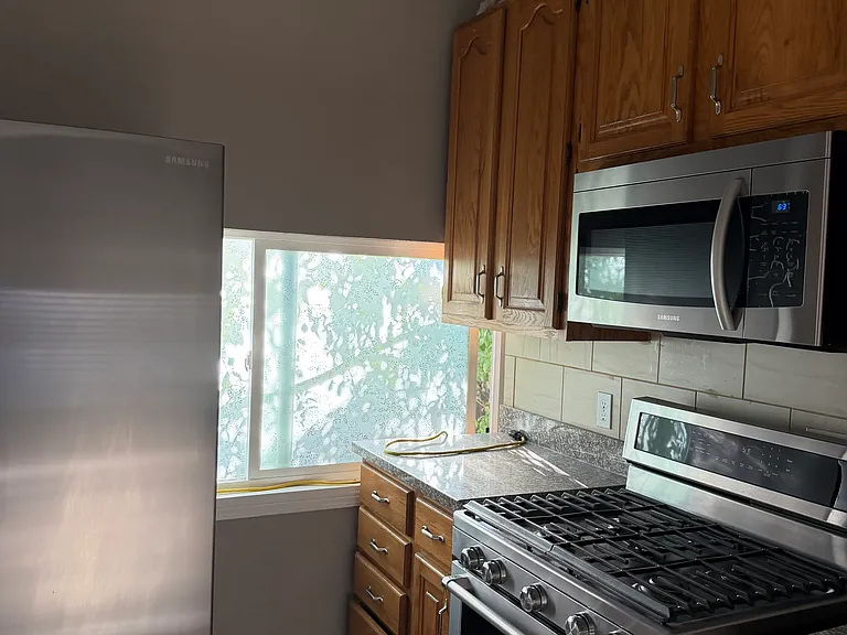 1029 Lombardy Dr — Photo 2