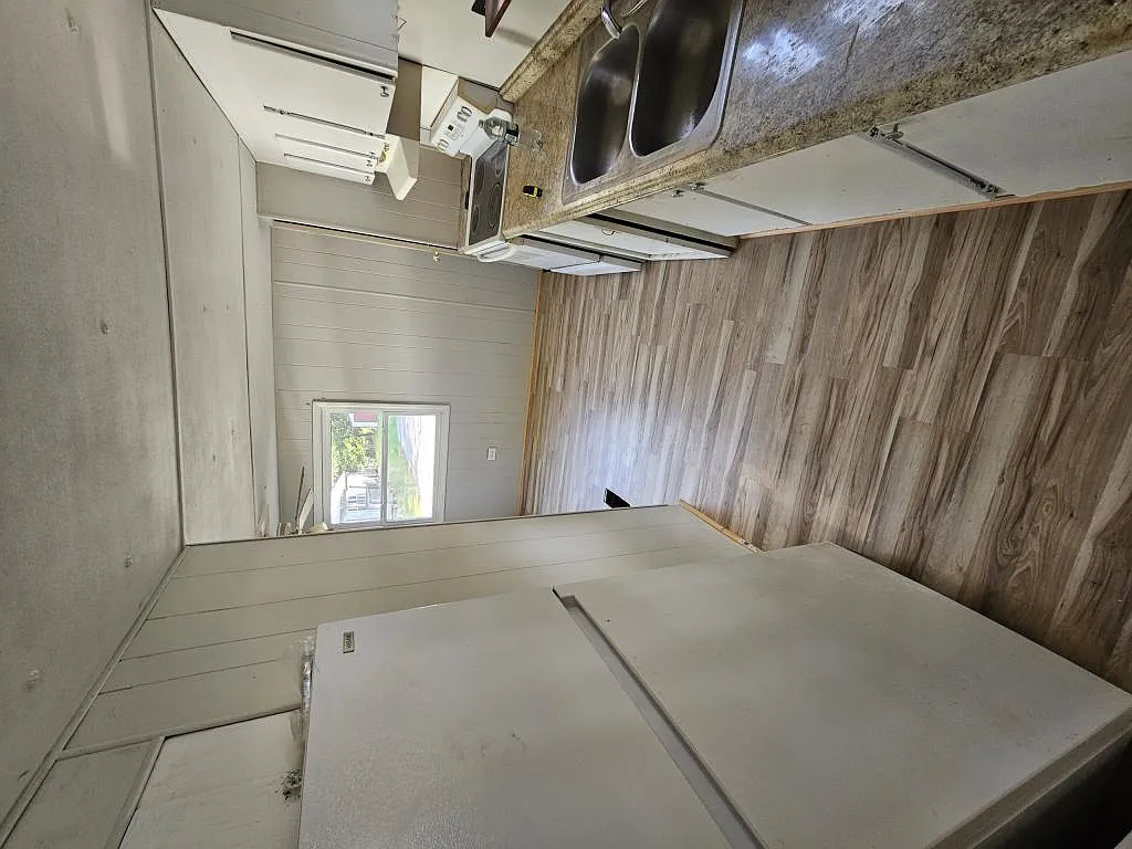 5 Collins Way — Photo 1