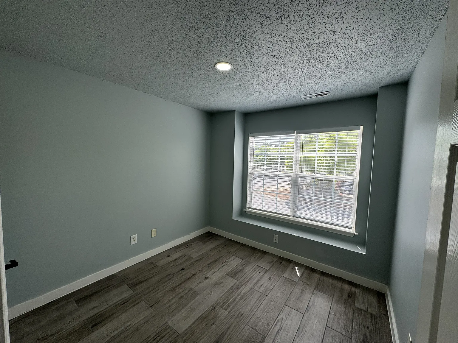 3 bed, 2.5 bath, 1348 sqft, $1,800 — Photo 2