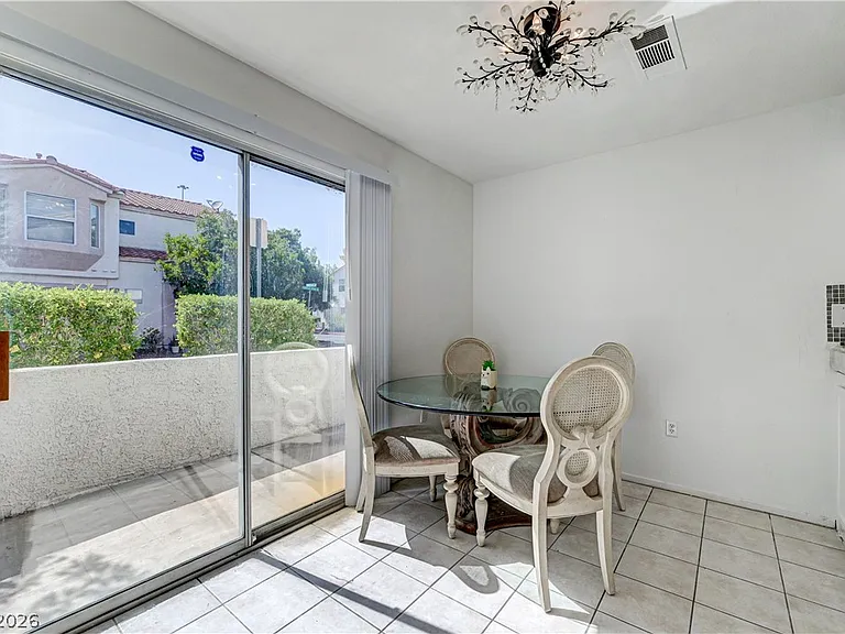 4040 Castle Cove Dr #4040 — Photo 14