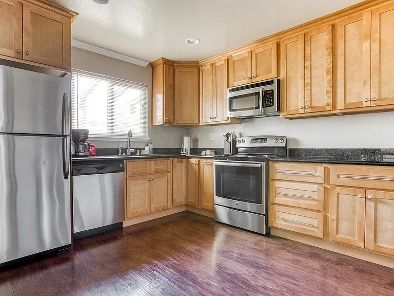 30 Gladys Ct #3 — Photo 1