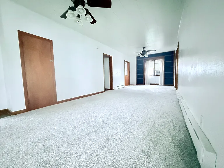 601 Clark St — Photo 4