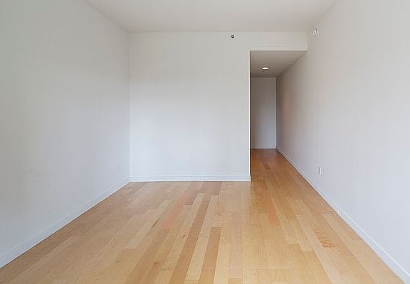 3rd image of 90 Washington St APT 7b