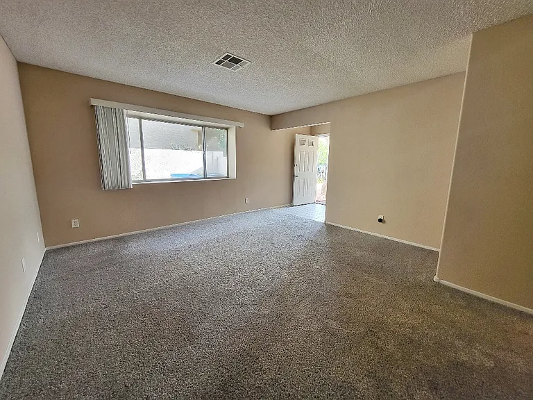 9404 Hershey Ln — Photo 6