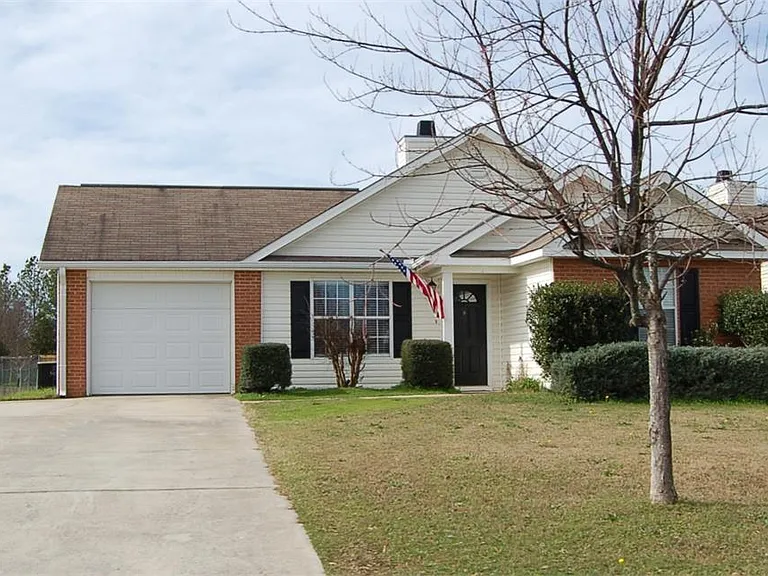108 Georgetown Blvd — Photo 1