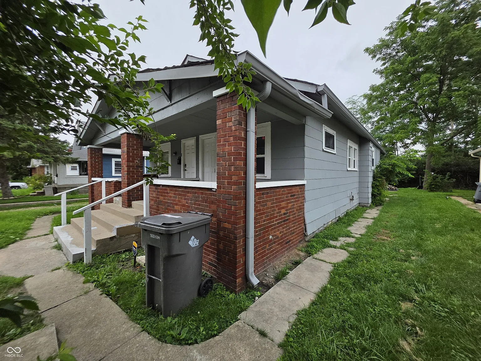 1 bed, 1.0 bath, 687 sqft, $799 — Photo 2