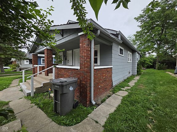 2nd image of 833 N Gladstone Ave
