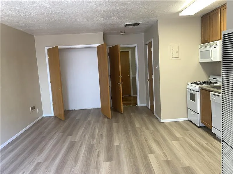 Updated North UNM Studios with All Utilities and WIFI Included — Photo 3