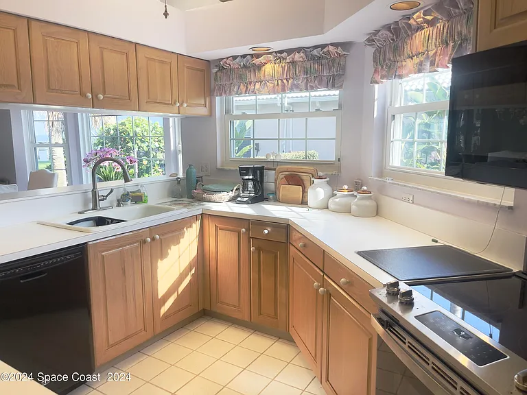 408 La Costa St — Photo 3