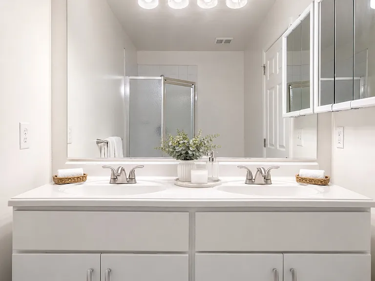 Mews at Annandale Townhomes — Photo 13