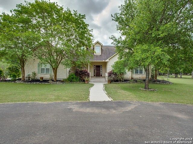 1st image of 689 Rosewood Ave