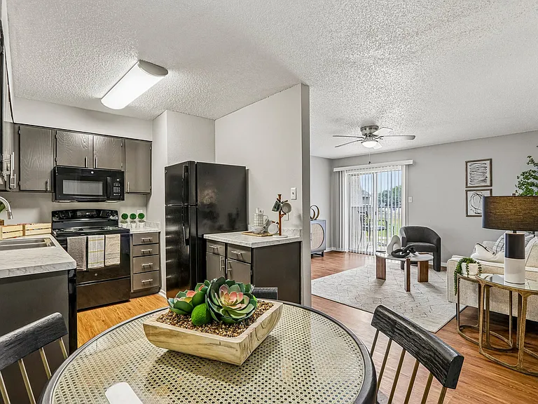 Heritage Hill Apartments — Photo 6