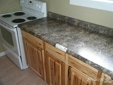 LAMINATE FLOOR IN KITCHEN!