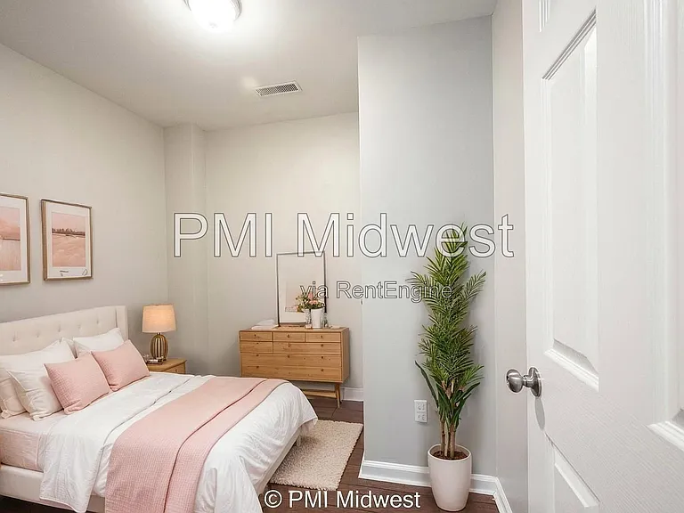 1439 S East St — Photo 12