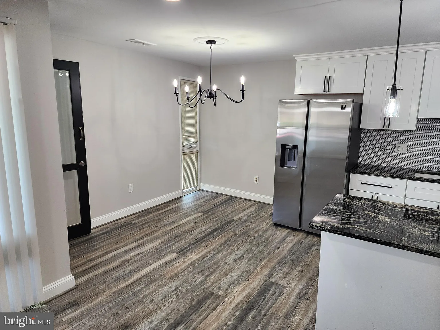 2 bed, 886 sqft, $1,875 — Photo 4