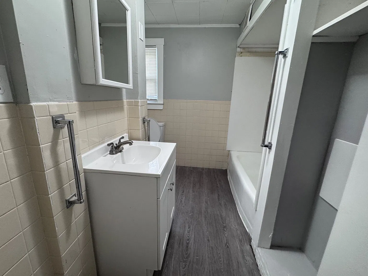 3 bed, 1.5 bath, $2,300 — Photo 2