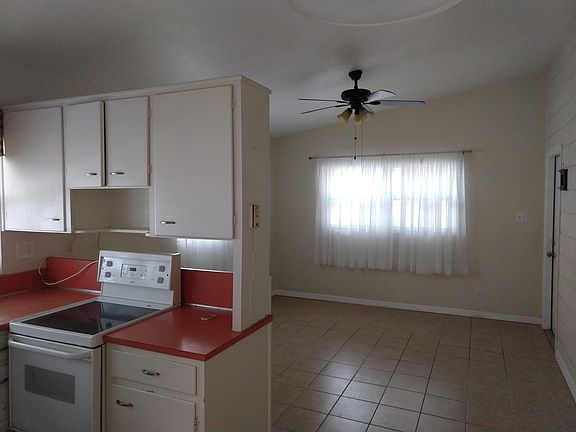 5th image of 1042 E Walnut St