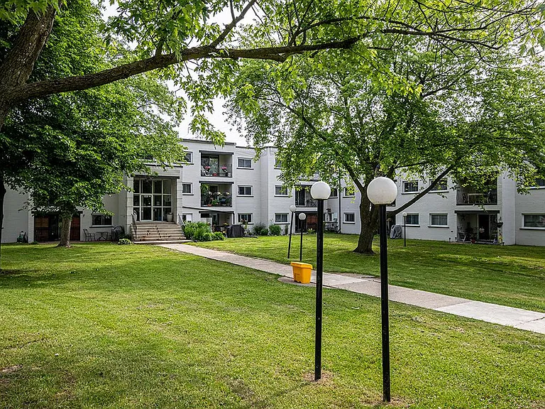 500 Glenelm Cres — Photo 15