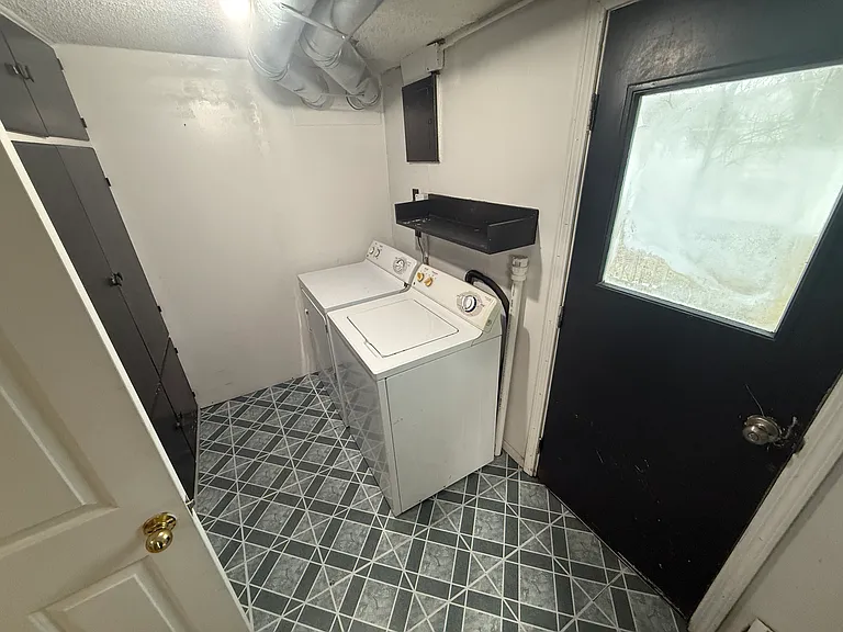 2680 Mott Ave — Photo 21