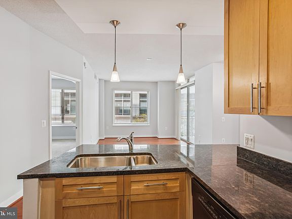 5th image of 820 N Pollard St APT 203