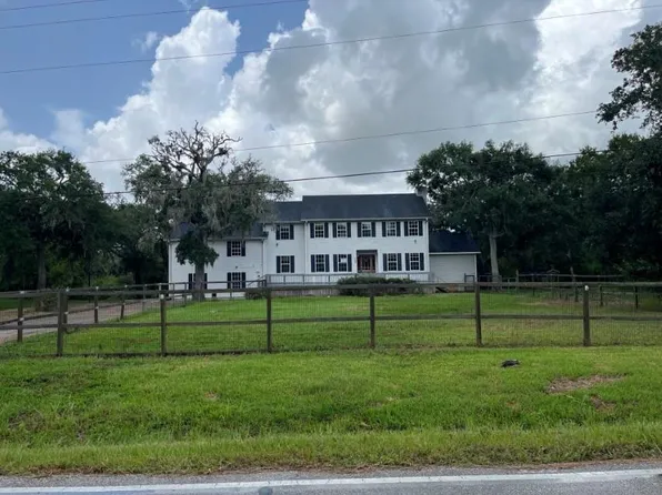 329 Buffalo Trl, Lake Jackson, TX 77566