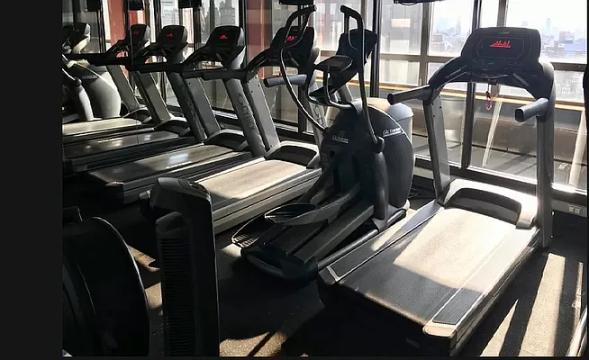 Rented by Akam Sales and Brokerage | media 28