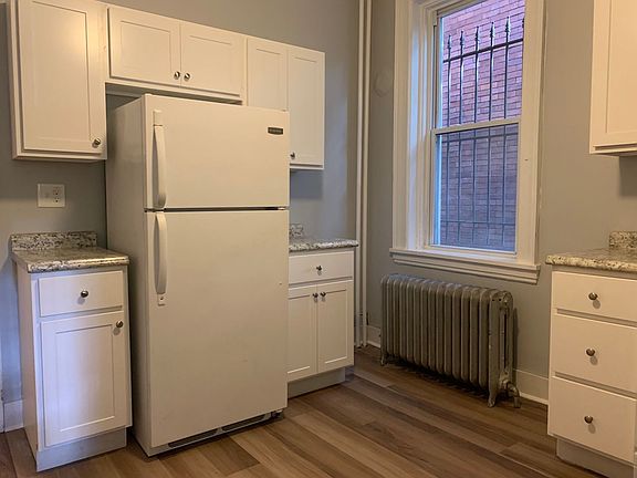 3rd image of 221 Gross St APT 2