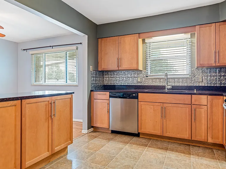 3844 Robert Ave — Photo 7