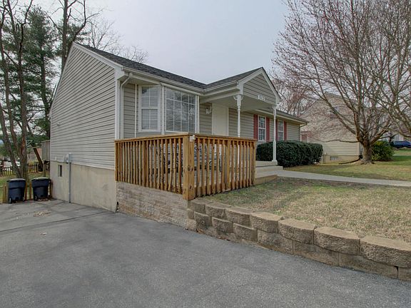 2nd image of 512 Duxbury Ln