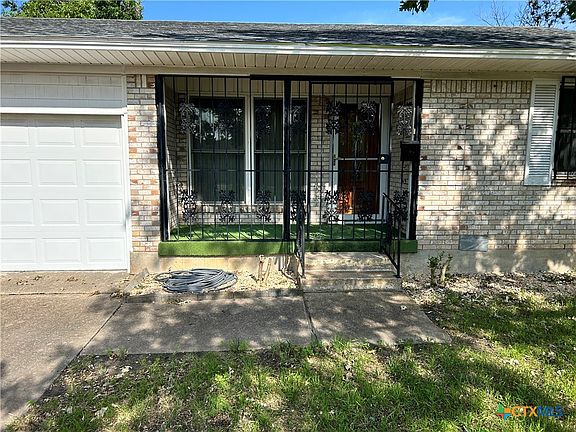 4th image of 1300 Pine Dr