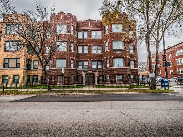 7300 S Yates Blvd — Photo 17