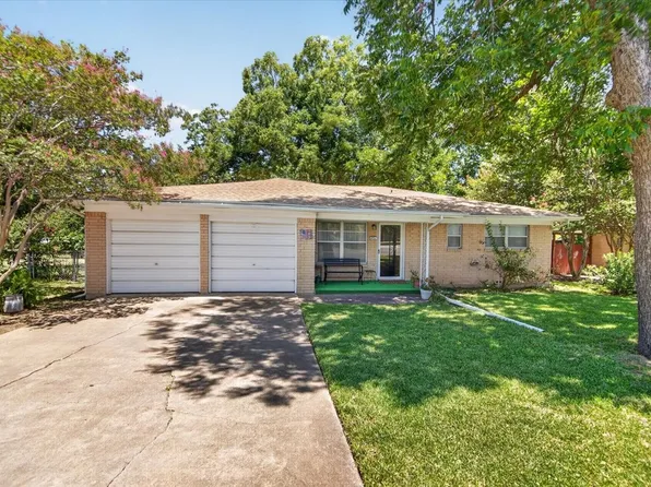 307 Estates Dr, Woodway, TX 76712