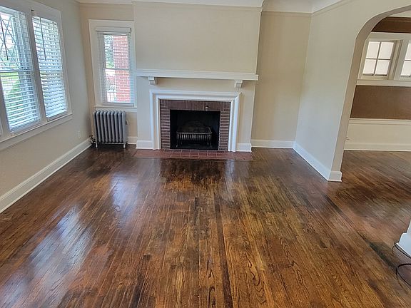 3rd image of 3319 Gladstone St