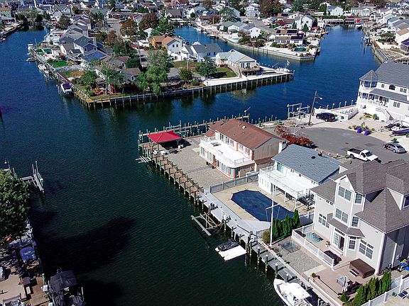 4th image of 25 Curaco Ave