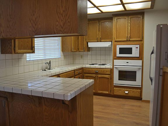 2nd image of 91 Fairview Ct