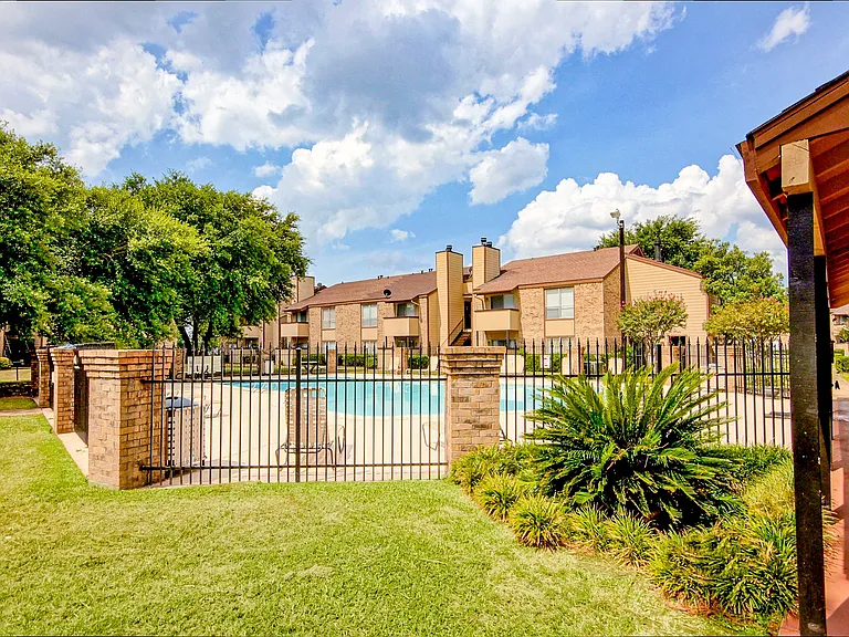 600 Baylor — Photo 18