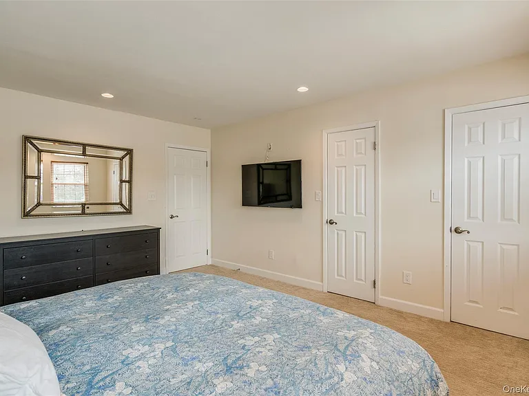 100 Woodlake Dr W — Photo 14