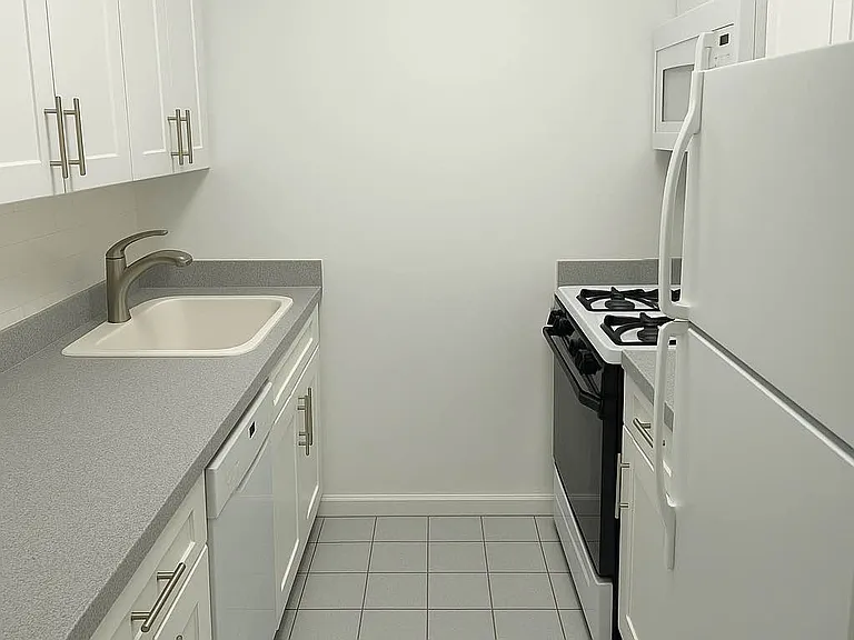 301 E 73rd St #A — Photo 2
